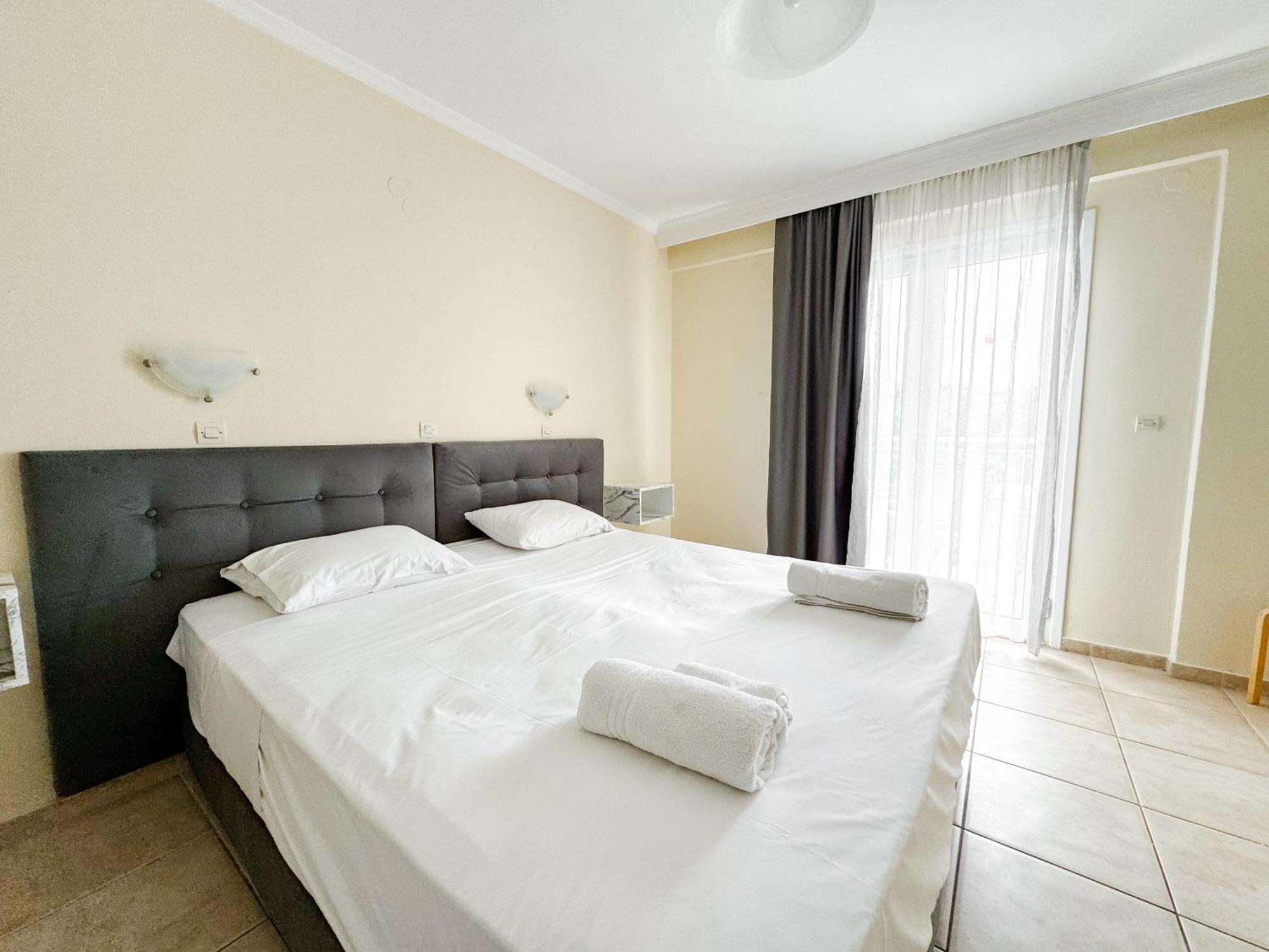 Kavos Plaza Hotel Екстер'єр фото