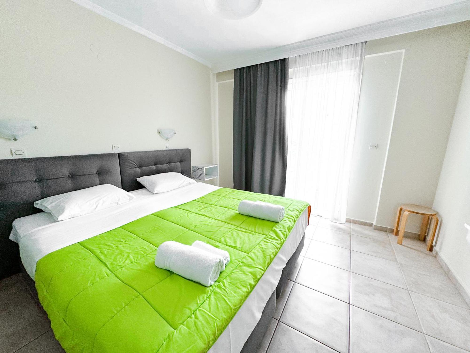 Kavos Plaza Hotel Екстер'єр фото