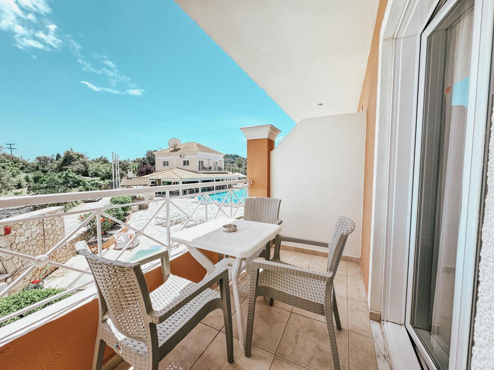 Kavos Plaza Hotel Екстер'єр фото