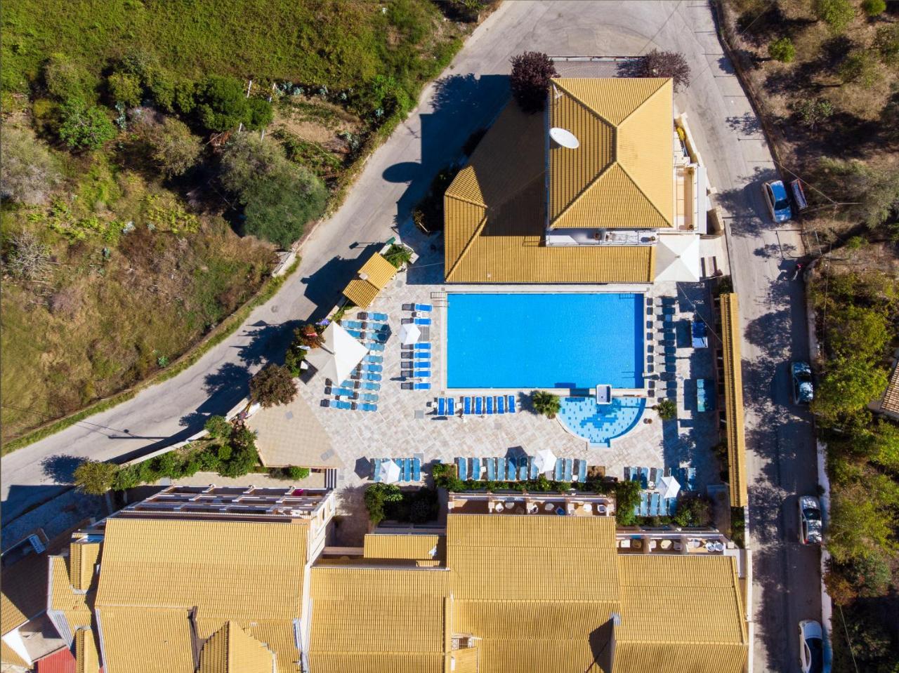 Kavos Plaza Hotel Екстер'єр фото